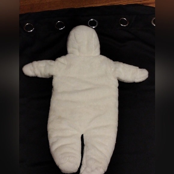 UNITED COLORS OF BENETTON BABIES UNISEX WHITE PLUSH 1 piece SNOWSUIT SZ. 3/6M - Picture 10 of 10